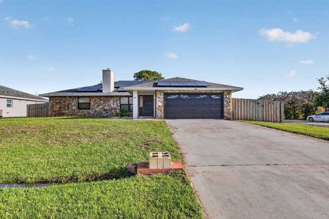 481 SW Aster Rd in Port St. Lucie, FL - Building Photo - Building Photo