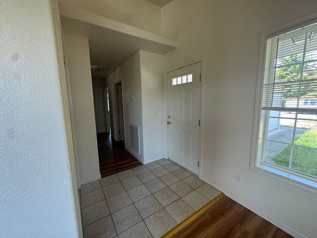 242 Umpqua View Dr in Roseburg, OR - Building Photo - Building Photo