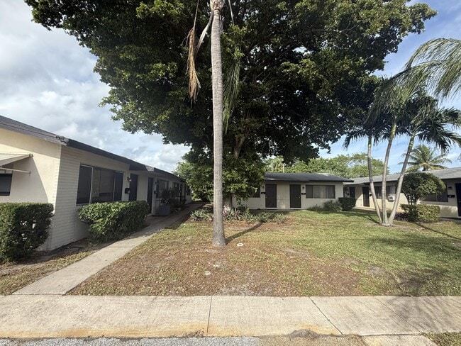 1150 W Blue Heron Blvd