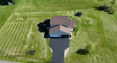 2406 Meadow Spring Cir in Akron, OH - Building Photo - Building Photo