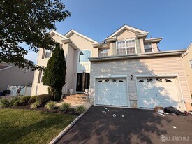 87 Timberhill Dr in Franklin Township, NJ - Building Photo