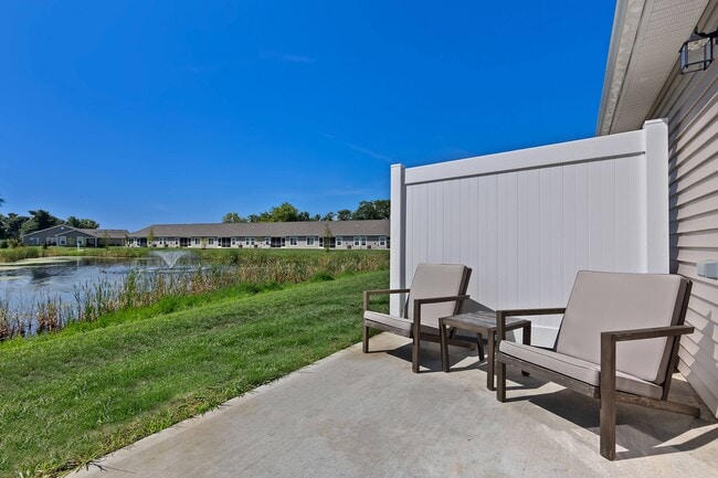 Redwood West Jefferson in West Jefferson, OH - Foto de edificio - Building Photo