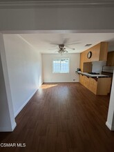 1563 Paul St in Simi Valley, CA - Foto de edificio - Building Photo