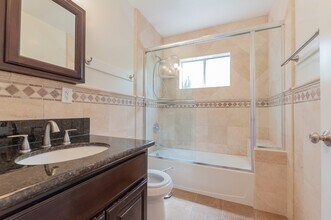 1106 S Plymouth Blvd in Los Angeles, CA - Building Photo - Building Photo