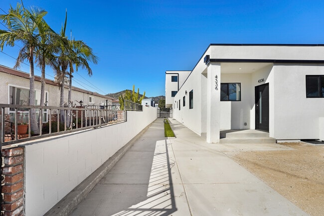 4336 La Clede Ave in Los Angeles, CA - Foto de edificio - Building Photo