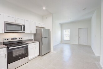 234 Narcissus Ave S in Lehigh Acres, FL - Building Photo - Building Photo