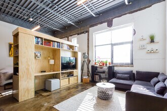 676 Marshall Ave in Memphis, TN - Building Photo - Building Photo