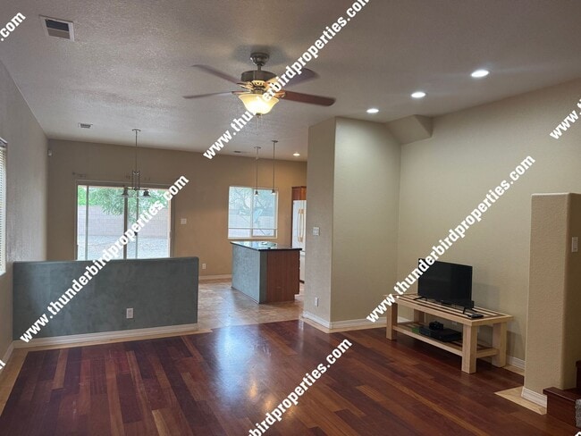 5748 Valle Alegre Pl NW in Albuquerque, NM - Foto de edificio - Building Photo
