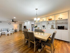 637 S Ripple Creek Dr in Houston, TX - Building Photo - Building Photo