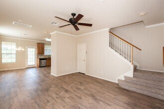 9201 Brodie Ln in Austin, TX - Building Photo - Building Photo