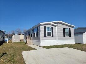 15385 Dominique Dr in Clinton Township, MI - Building Photo