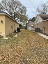 14821 Redcliff Dr in Tampa, FL - Building Photo - Building Photo