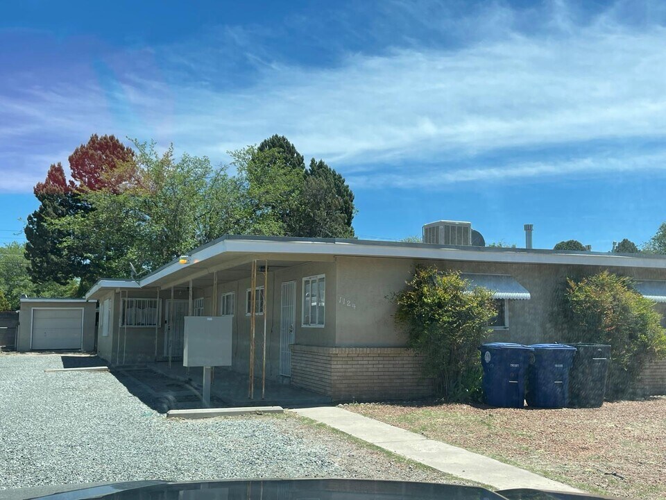 1124 Palomas Dr SE-Unit -B in Albuquerque, NM - Building Photo