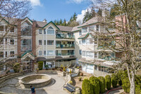 Parkgate Manor in North Vancouver, BC - Building Photo - Building Photo