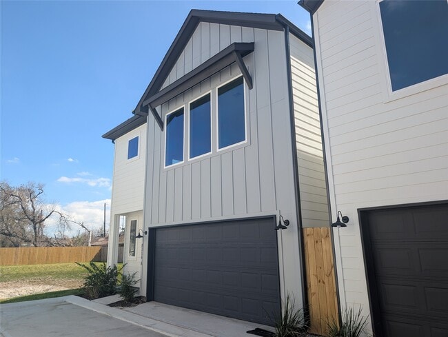 8014 Huntington Spgs Ln in Houston, TX - Building Photo - Building Photo