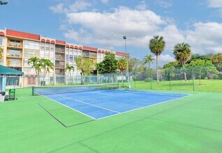 1001 Three Islands Boulevard in Hallandale Beach, FL - Building Photo - Building Photo