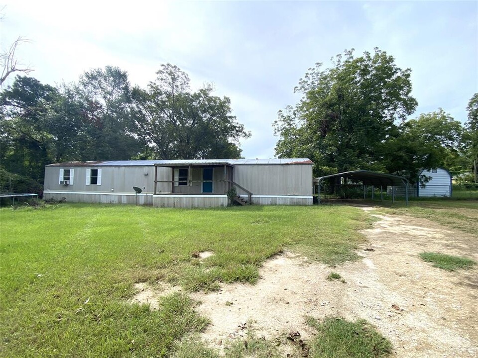 107 3rd St in Trinity, TX - Building Photo