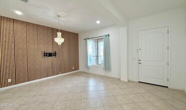 3355 E Constance Wy in Phoenix, AZ - Building Photo - Building Photo