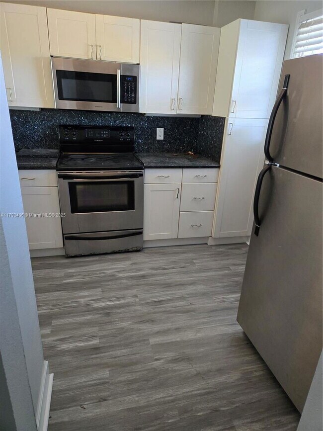 119 Royal Pk Dr in Oakland Park, FL - Building Photo - Building Photo