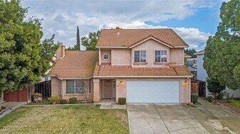 209 Fairwood Dr in Oakdale, CA - Building Photo