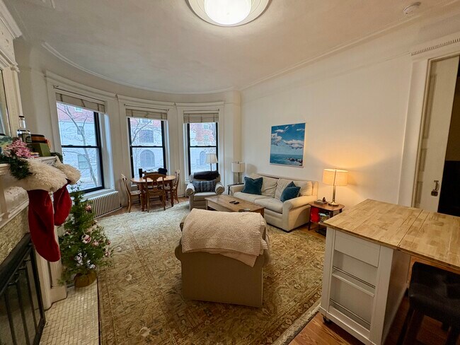 11 Bay State Rd, Unit 2F in Boston, MA - Building Photo - Building Photo