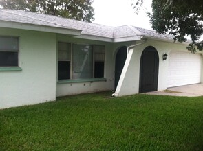 1027 SE 17th Pl in Cape Coral, FL - Building Photo - Building Photo