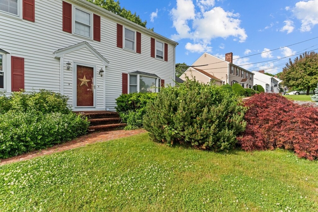 81 Cotuit St in North Andover, MA - Building Photo