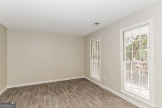 1384 Grindenwald Dr in Jonesboro, GA - Building Photo - Building Photo