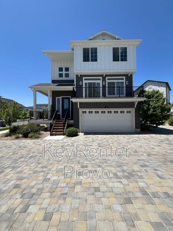 property at 174 E Polaris Dr