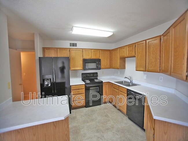 5911 W Shangri La Rd in Glendale, AZ - Building Photo - Building Photo