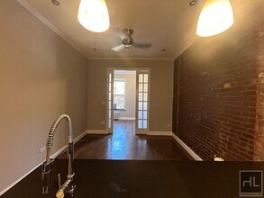 AVE. B, Unit 5D in New York, NY - Foto de edificio - Building Photo