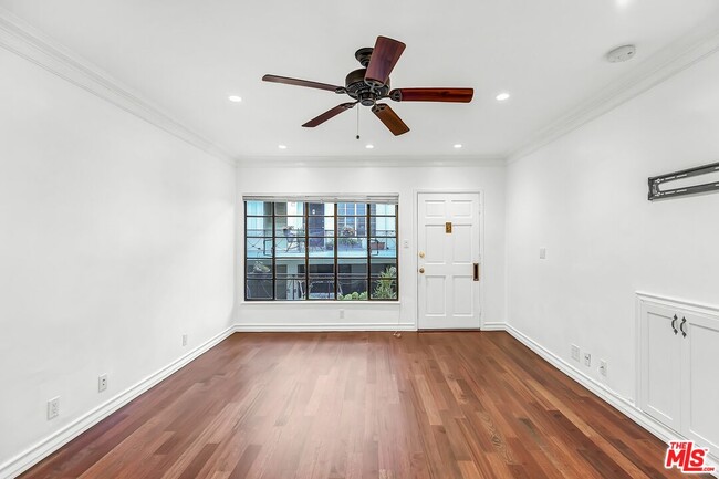 1854 El Cerrito Pl in Los Angeles, CA - Building Photo - Building Photo