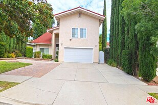 10000 Hanna Ave in Los Angeles, CA - Building Photo