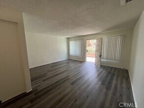 51049 Eisenhower Dr, Unit F in La Quinta, CA - Foto de edificio - Building Photo