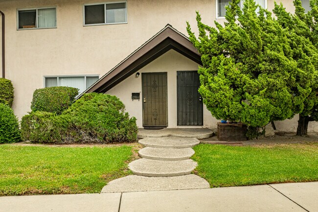 12500-12514 Ryerson Ave in Downey, CA - Building Photo - Building Photo