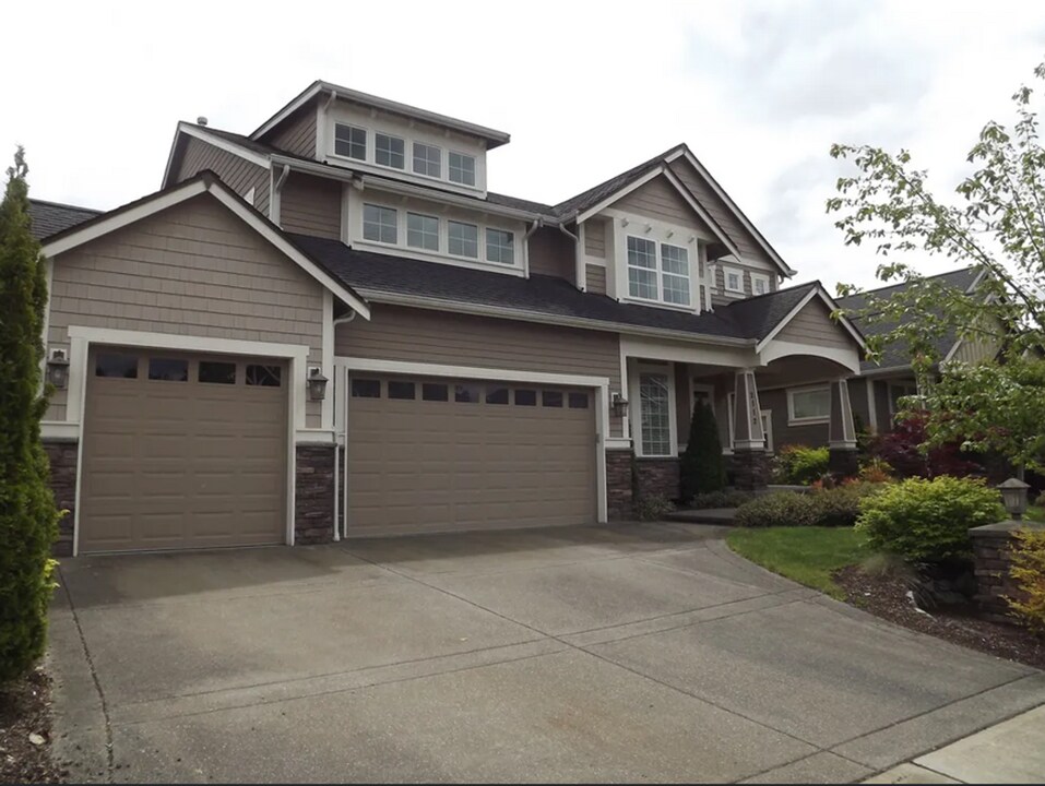 2112 28th Ave Ct SW in Puyallup, WA - Building Photo