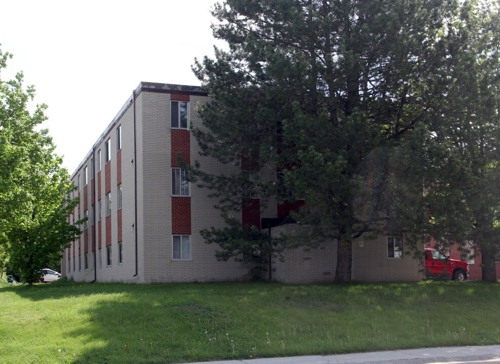 35 Huron Heights Dr in Newmarket, ON - Building Photo