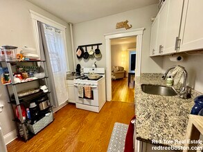 1992 Commonwealth Ave, Unit 2 in Boston, MA - Foto de edificio - Building Photo