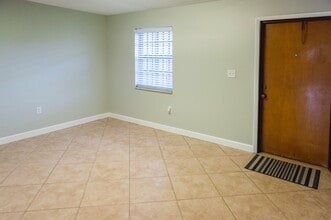 3869 SW 99th Ave in Miami, FL - Building Photo - Building Photo