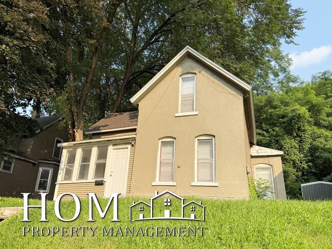 property at 313 N 6th St