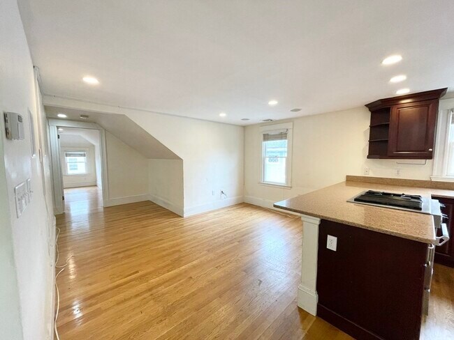 15 Sunset St, Unit 3 in Boston, MA - Building Photo - Building Photo