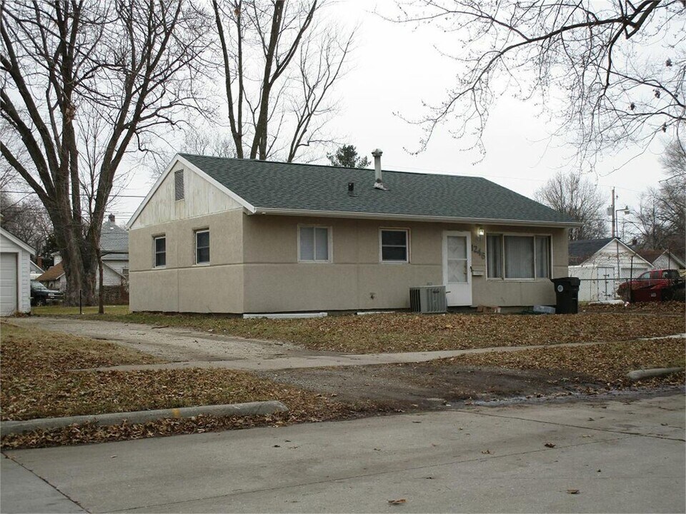 1246 Columbia St in Waterloo, IA - Building Photo