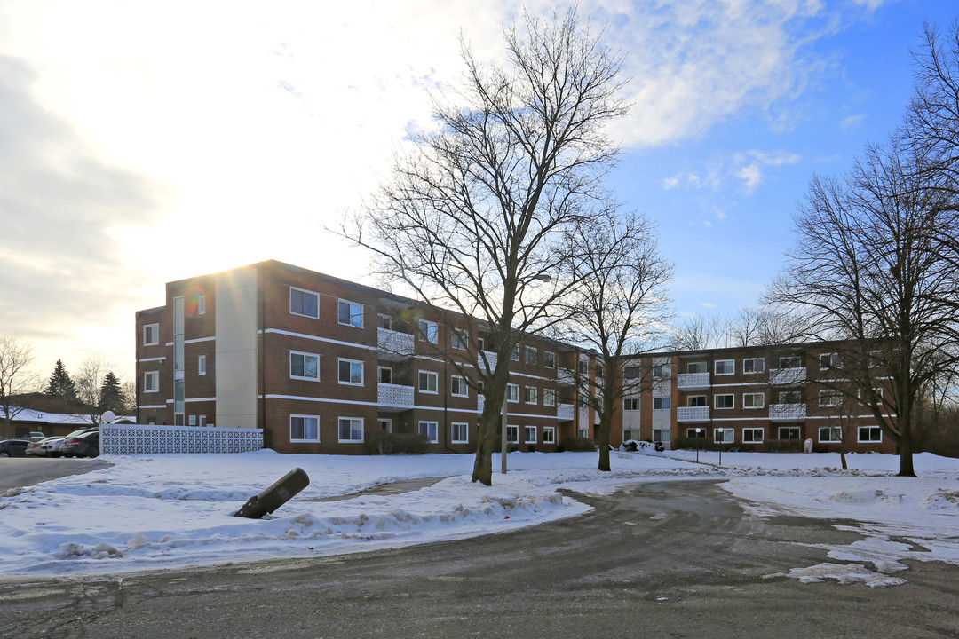 Parkview Apartments in Kitchener, ON - Building Photo