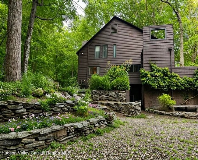 26 Webster Rd in Woodstock, NY - Building Photo - Building Photo