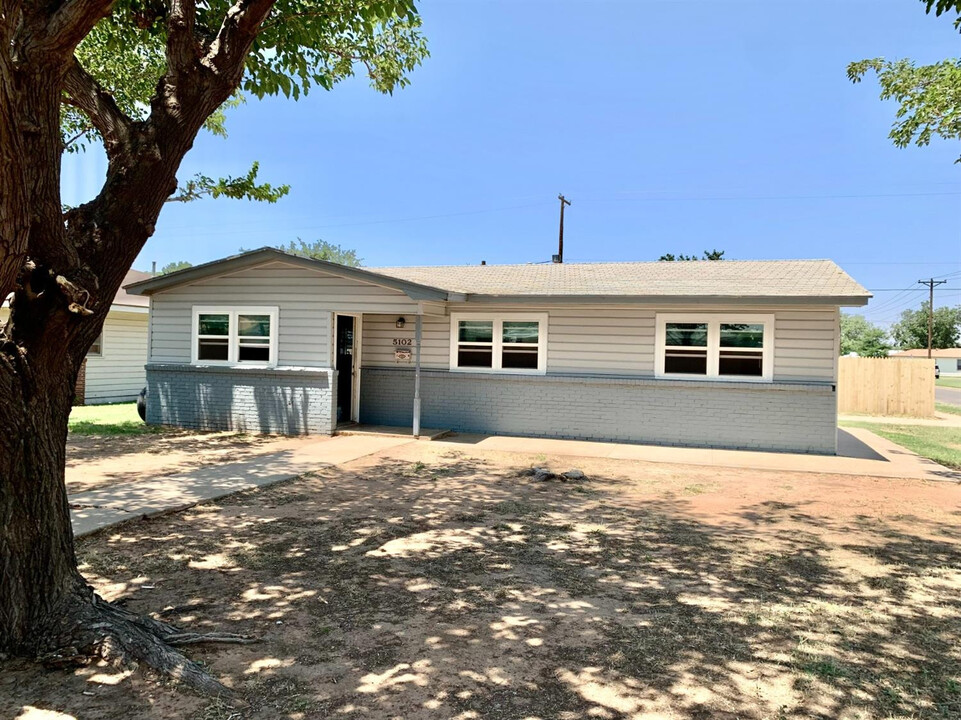 5102 42nd St in Lubbock, TX - Building Photo