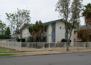 212 E Pearson Ave in Anaheim, CA - Building Photo - Building Photo