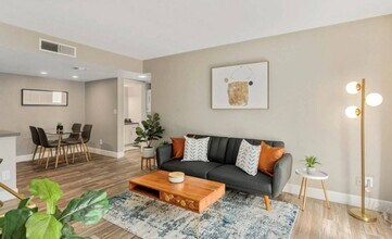 Raystone in Phoenix, AZ - Foto de edificio - Building Photo