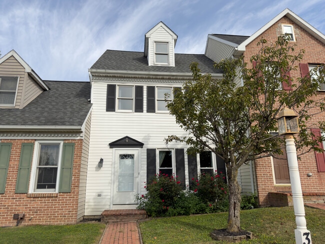 390 Cardinal Rd in Lititz, PA - Building Photo - Building Photo