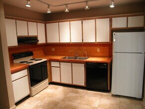 153 Woodland Rd in Palm Springs, FL - Foto de edificio - Building Photo