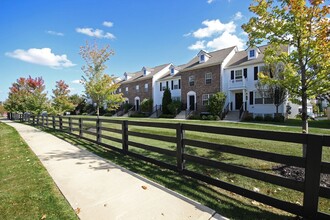Polaris area Townhomes in Worthington, OH - Foto de edificio - Building Photo